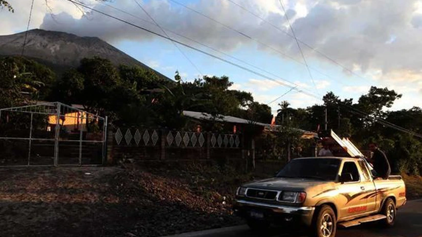 Aproximativ 2.000 de persoane au fost evacuate în El Salvador, în urma erupţiei unui vulcan