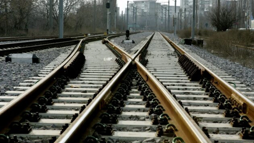 Comisia Europeană cere României să transpună integral legislaţia UE privind siguranţa căilor ferate
