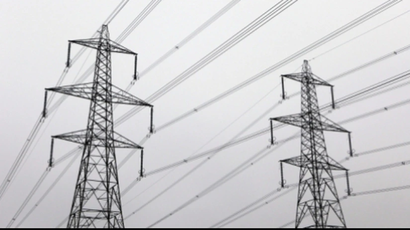 Avarii şi deranjamente pe liniile electrice din şapte judeţe din sudul ţării