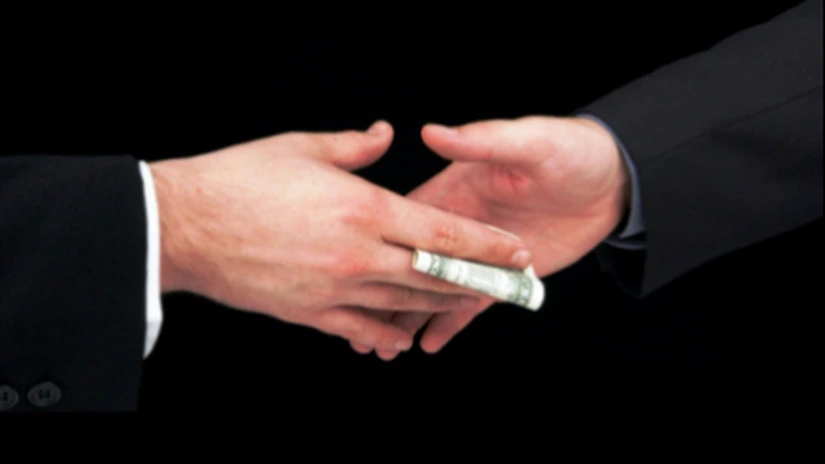 Funcţionarii ruşi vor fi obligaţi să-şi răscumpere sau să cedeze cadourile de peste 66 de euro