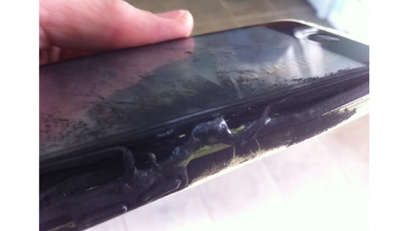 Un iPhone 5c a luat foc în buzunarul unei tinere