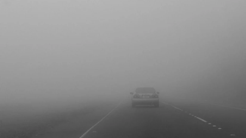 Atenţionări de ceaţă pentru Bucureşti, 13 judeţe şi autostrăzile A1, A2 şi A3