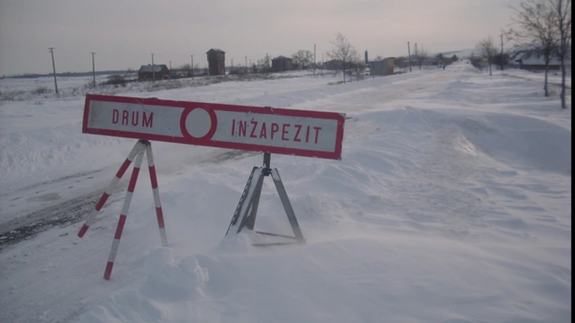 Situaţia drumurilor din ţară: Ce şosele şi autostrăzi sunt blocate şi ce trenuri au fost anulate UPDATE
