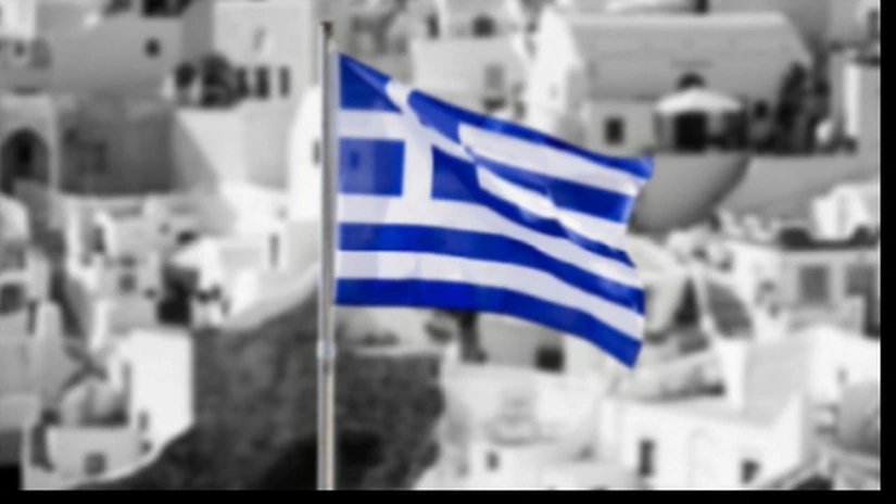 Noi confruntări la Atena între poliţie şi funcţionarii vizaţi de concedieri