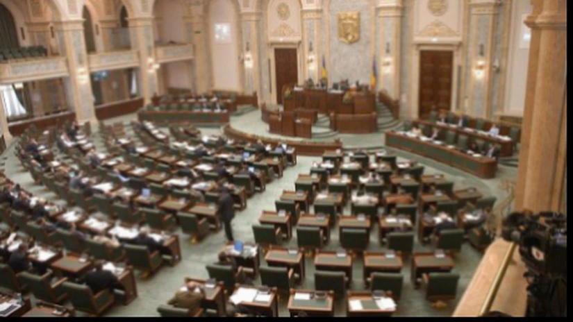 Senatul a votat reducerea CAS cu 5 puncte procentuale - 2 la angajator şi 3 la angajat, în ciuda opoziţiei Guvernului
