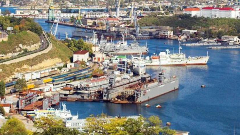 Crimeea: Cartierul general al marinei ucrainene din Sevastopol, luat cu asalt