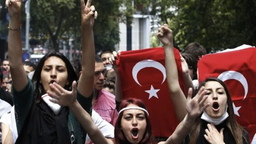 Manifestaţie la Istanbul împotriva controlului internetului