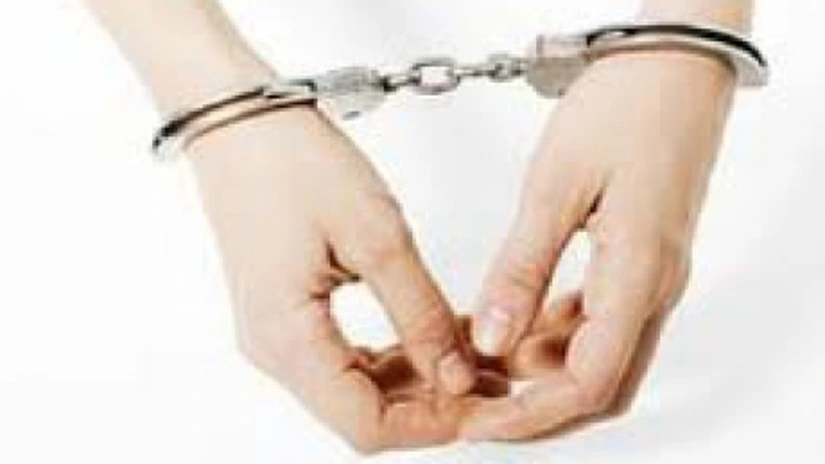 Şeful Regiei Drumuri şi Poduri Constanţa, Adrian Gâmbuţeanu, reţinut de DNA