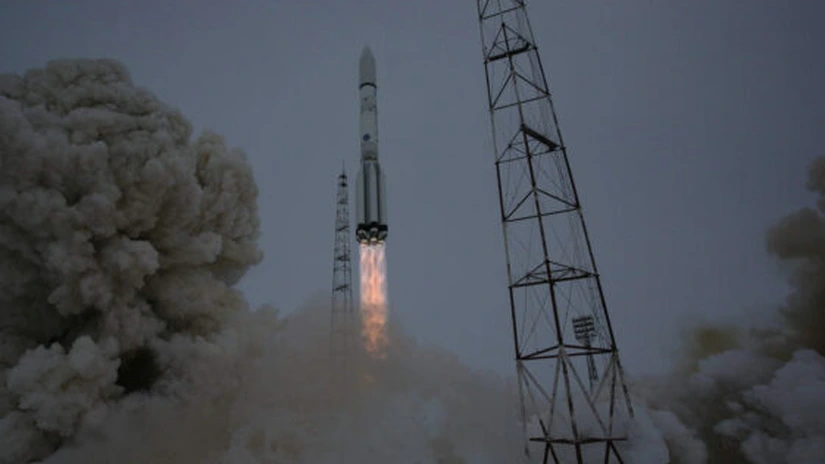 Rusia a lansat doi sateliţi de telecomunicaţii