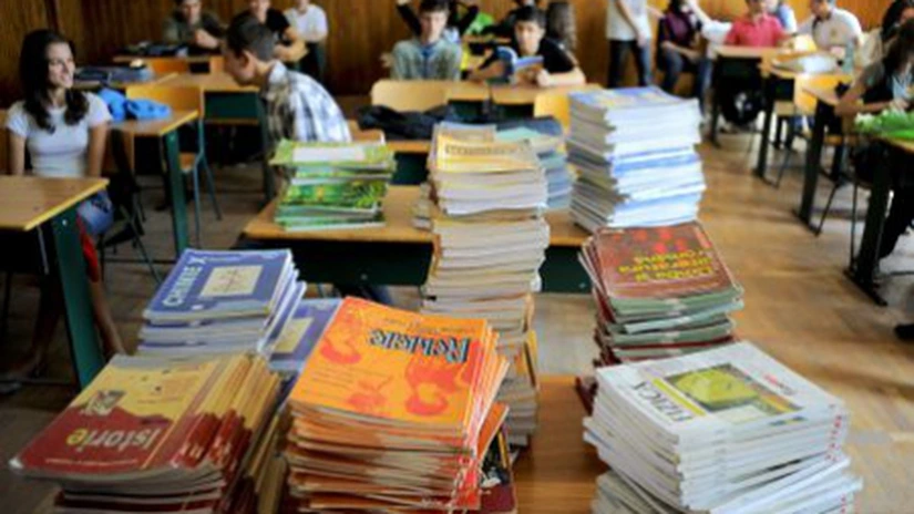 UER: Ministerul Educaţiei nu a avut în ultimii 15 ani o strategie coerentă privind curriculumul şi manualele