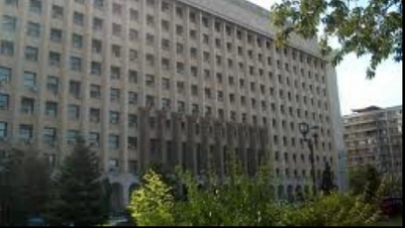 Unităţile din subordinea Ministerului Transporturilor nu vor mai putea cumpăra clădiri şi maşini noi