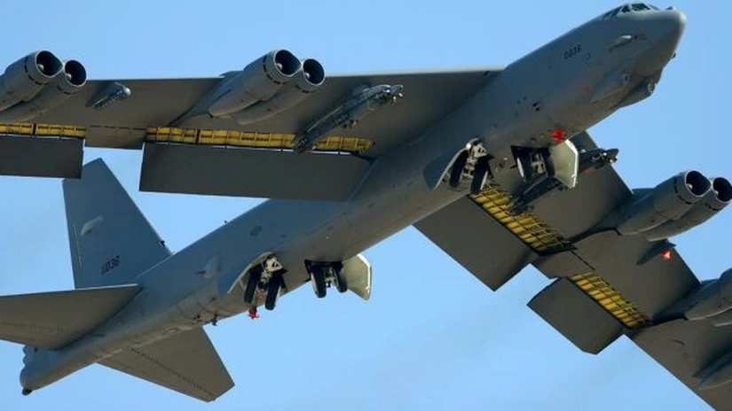 SUA foloseşte pentru prima oară împotriva Statului Islamic un bombardier strategic B-52