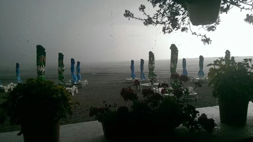 Introducerea traseelor estivale spre Mamaia, amânată din cauza ploilor şi a lipsei turiştilor