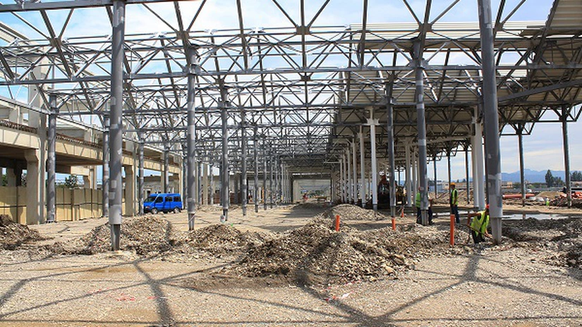 Construcţia mallului Coresi din Braşov a trecut de jumătate şi a înghiţit 35 de milioane de euro