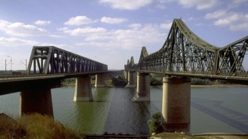 Podurile peste Dunăre, spre Litoral, intră în reparaţii