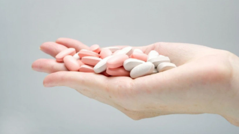 Farmaciile vor putea să vândă online medicamente fără reţetă