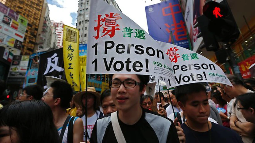 Hong Kong: Poliţia a demontat o tabără a manifestanţilor prodemocraţie