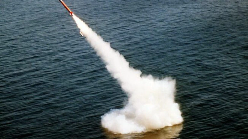 Rusia anunţă un test reuşit cu racheta de tip Bulava efectuat de pe un submarin nuclear