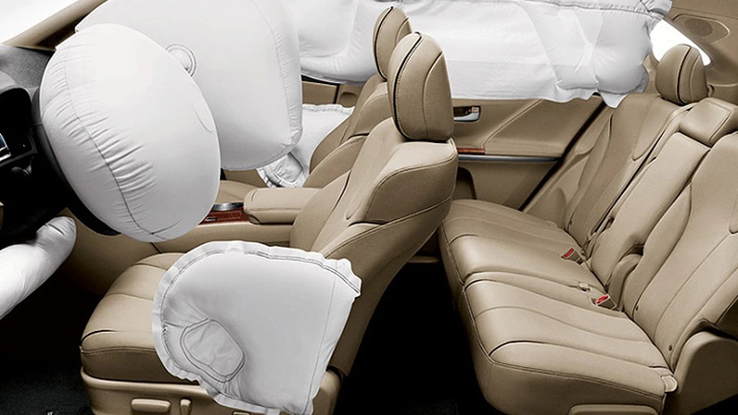 Toyota şi Nissan recheamă la service trei milioane de maşini din întreaga lume, pentru probleme la airbag