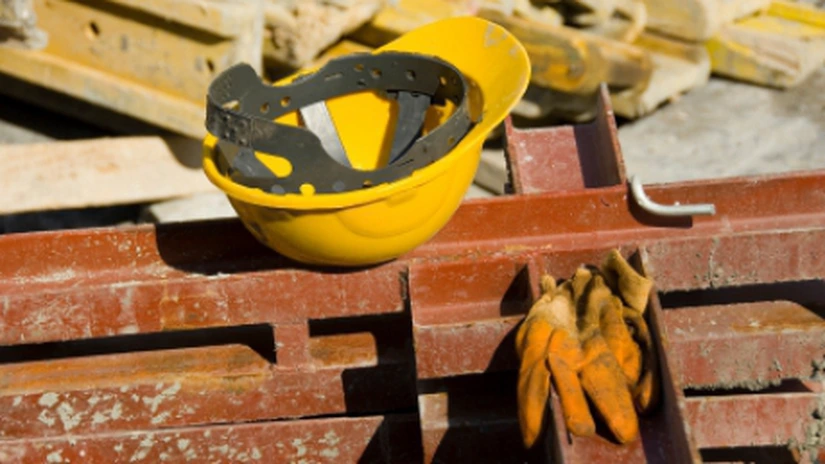 INS: Volumul lucrărilor în construcţii a scăzut cu 13,1% în primele opt luni