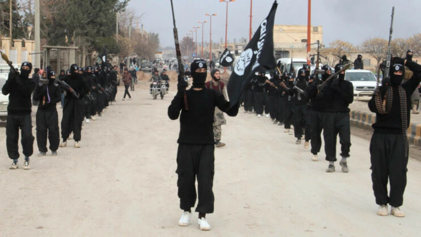 Statul Islamic le plăteşte până la 10.000 de dolari celor care recrutează jihadişti pentru a merge în Siria