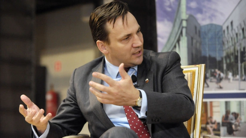 Sikorski retrage afirmaţiile despre propunerea lui Putin de împărţire a Ucrainei