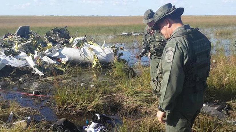 Venezuela a doborât un avion neindentificat în zona graniţei cu Columbia