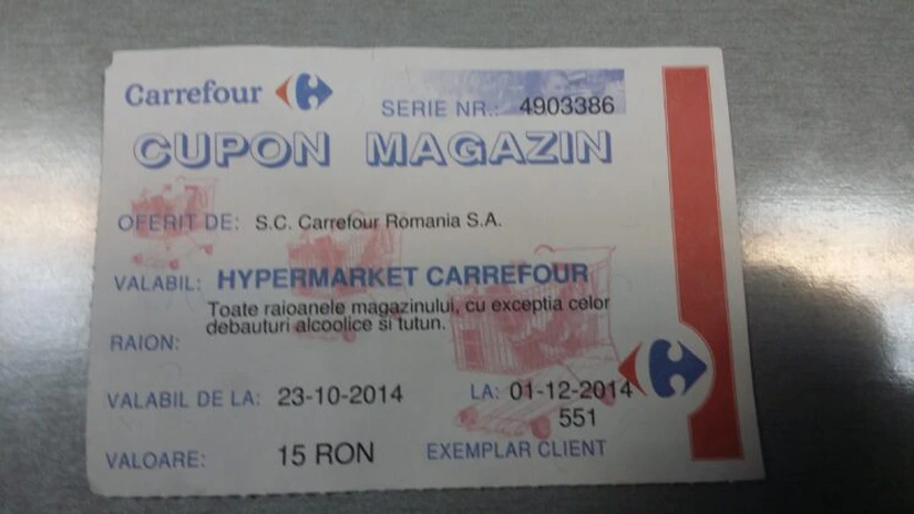 Sub pretextul unei promoţii-concurs, Carrefour dă pe stradă cupoane de 15 lei pentru a atrage clienţi în magazine