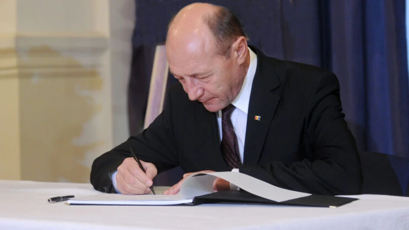 Băsescu a semnat numirile lui Mihnea Motoc şi Hegedüs Csilla la Externe şi Cultură
