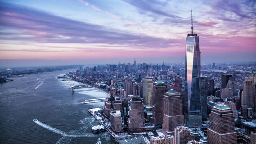 Turnul One World Trade Center, construit pe locul turnurilor gemene doborâte la 11 septembrie 2001, a fost inaugurat marţi