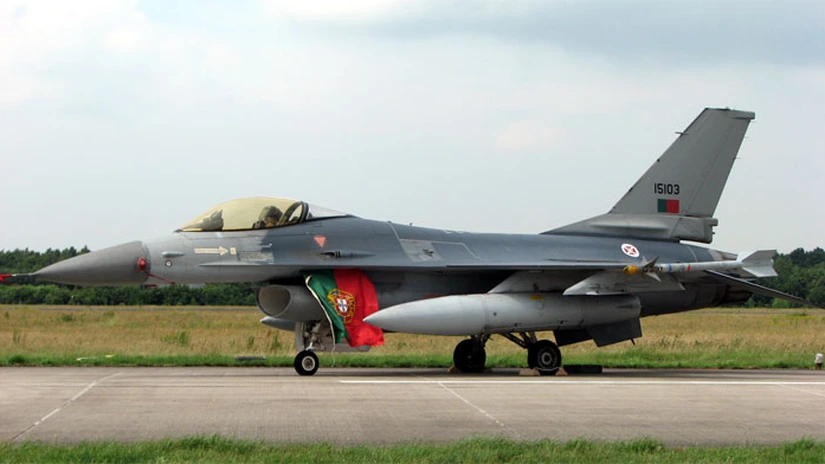 Ministrul Duşa se întâlneşte în Portugalia cu piloţii români care se antrenează pe F16