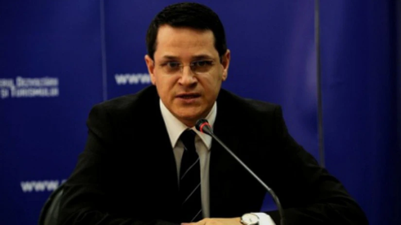 Plenul Parlamentului l-a validat pe Eduard Hellvig în funcţia de director SRI. Hellvig a depus jurământul