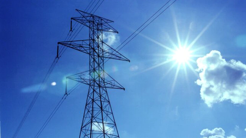 Exces de energie în România. Eolienele închid termocentrale din cauza legii