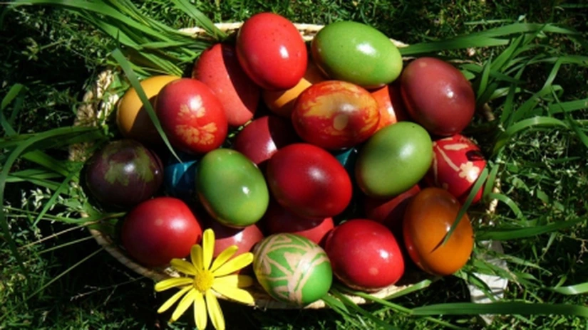 Studiu: 75% dintre români vor petrece Paştele acasă, iar 16% aleg să meargă în vizite