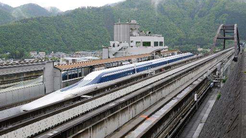 Record mondial: Trenul japonez de tip maglev a atins viteza record de 603 km/h