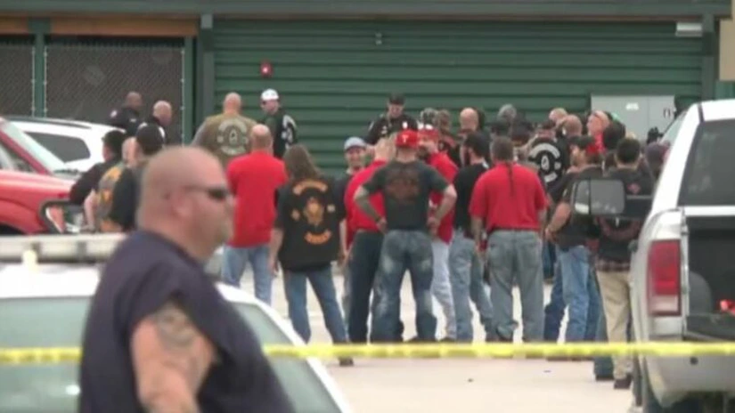 SUA: Nouă morţi şi mai mulţi răniţi în schimburi de focuri între bande rivale de motociclişti, în Texas