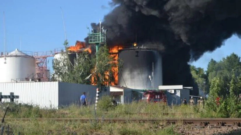 Incendiul de la depozitul petrolier de lângă Kiev a fost stins în totalitate