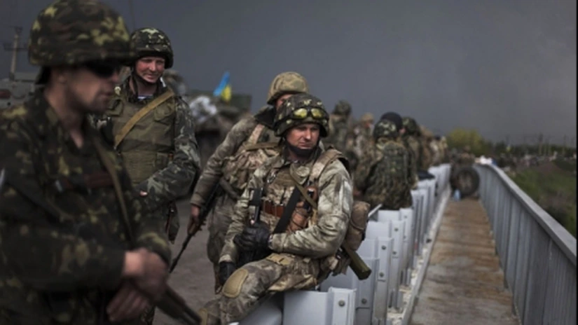 Armata ucraineană consolidează apărarea portului strategic Mariupol