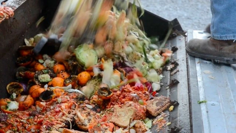 Rusia distruge cu buldozerul alimentele europene, dar caviarul şi alte produse de lux fac excepţie