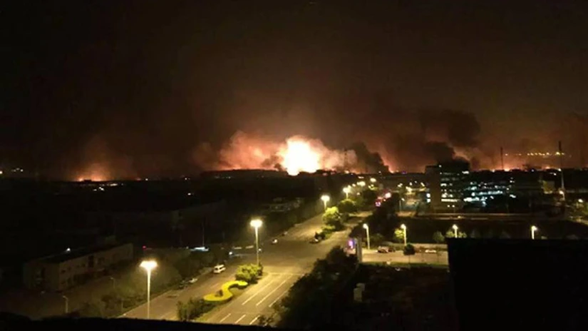 China: Explozii puternice la o zonă industrială din Tianjin. 44 de morţi şi 520 de răniţi