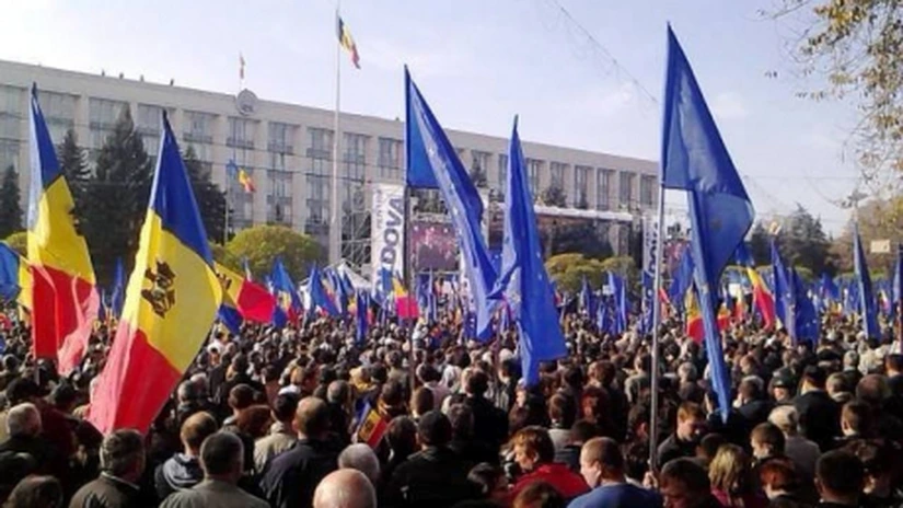 Manifestaţia anticorupţie continuă la Chişinău: 30 de corturi instalate în orăşelul 'Demnităţii şi Libertăţii'