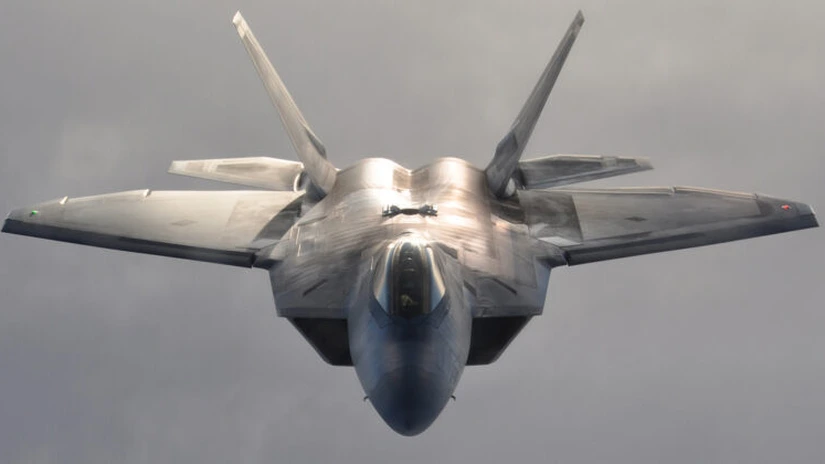 SUA şi aliaţii au efectuat 15 lovituri aeriene contra SI în Irak şi Siria