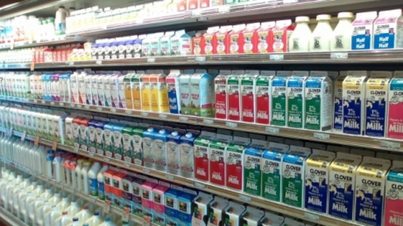 Pandemia scumpește laptele cu 5-10%. Consumatorii de produse lactate se reorientează către mărcile private