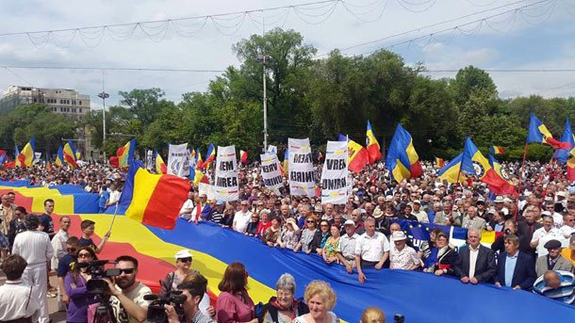 R. Moldova: Protestele de la Chişinău continuă cu pichetarea sediilor preşedinţiei, guvernului şi parlamentului