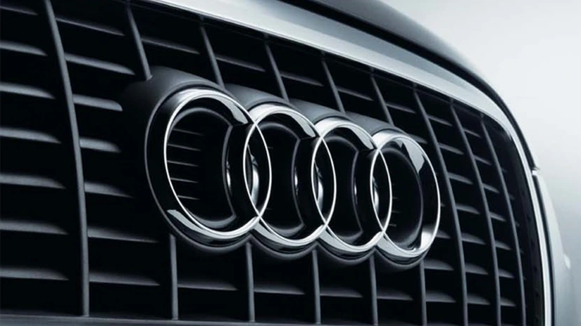 Audi a vândut mai puţine maşini decât Mercedes şi BMW, în octombrie