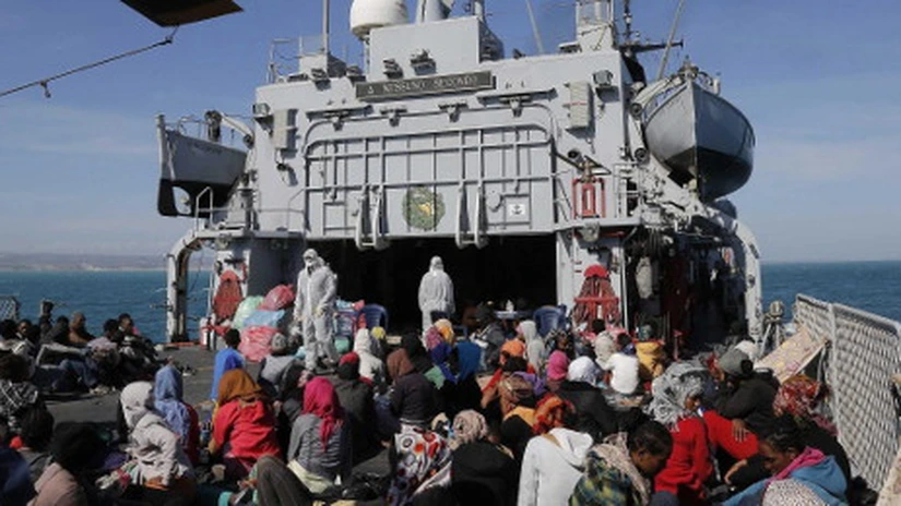 Şeful misiunii navale a UE: Suntem gata să tragem în traficanţii de imigranţi