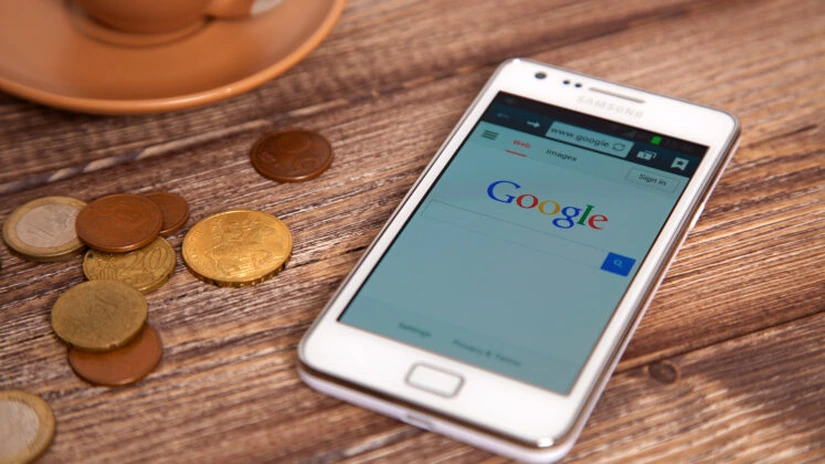 Google anunţă că are, pentru prima oară, mai multe căutări pe telefonul mobil decât pe calculator