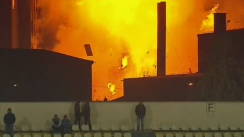 O explozie a avut loc la o fabrică Vel Pitar din Braşov. Mai multe persoane rănite şi alte 10 s-ar afla sub dărămături