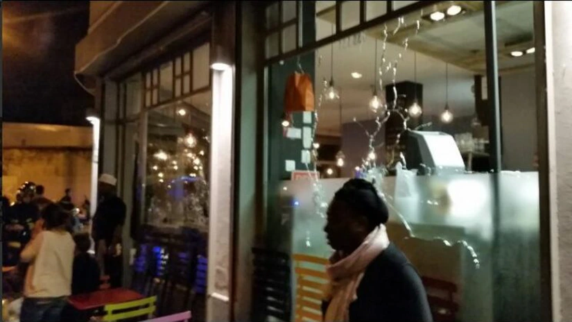 Explozii şi împuşcături în centrul Parisului. Cel puţin 153 de morţi
