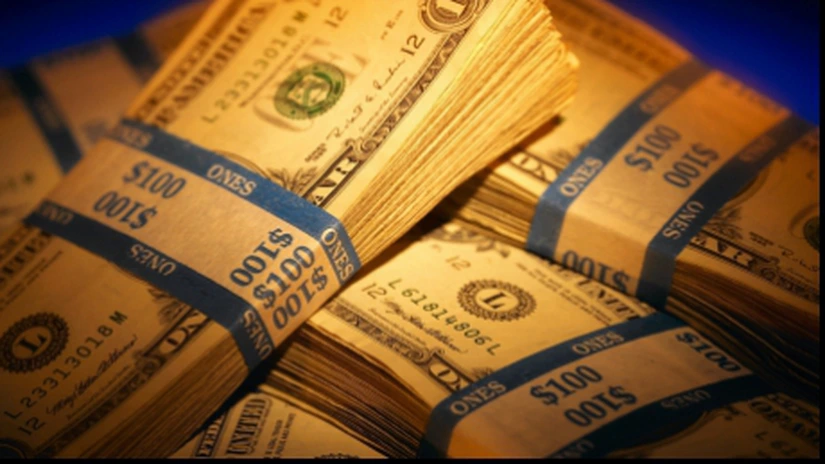 Cât vor fi euro și dolarul la sfârşitul anului. La ce cursuri valutare să ne aşteptăm în 2016